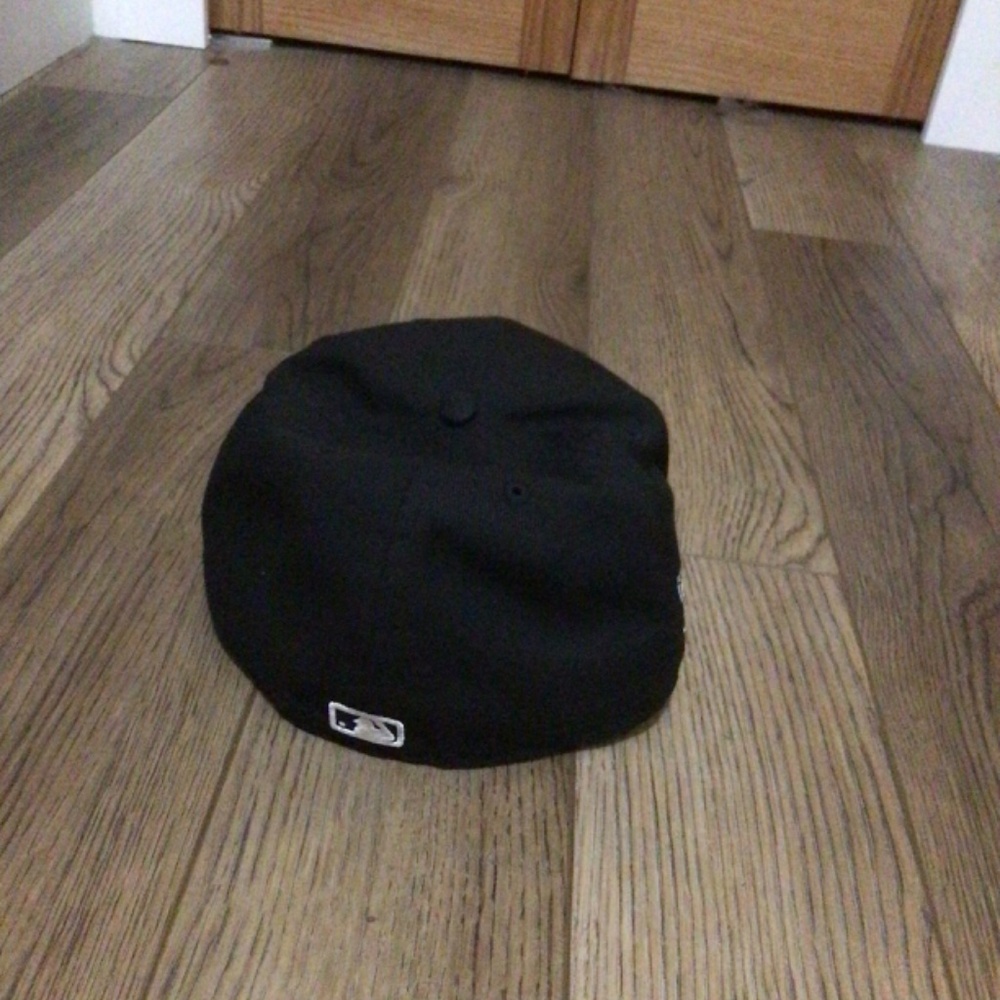 La hat - Picture 3 of 3